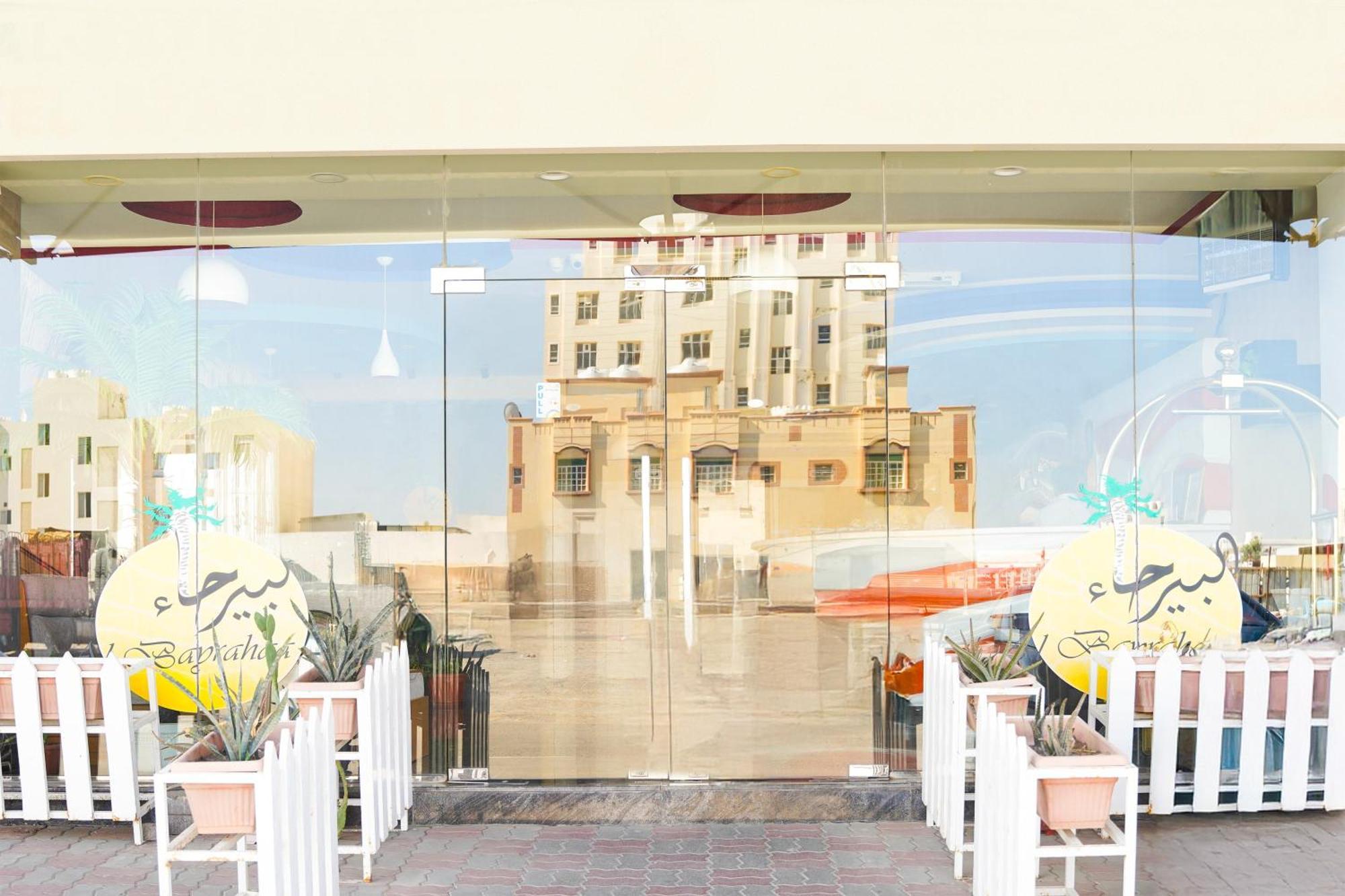 Al Bayrahaa Hotel Apartments Seeb Bagian luar foto