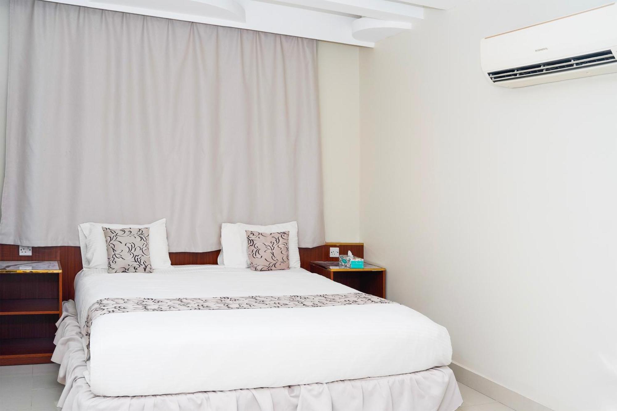 Al Bayrahaa Hotel Apartments Seeb Bagian luar foto