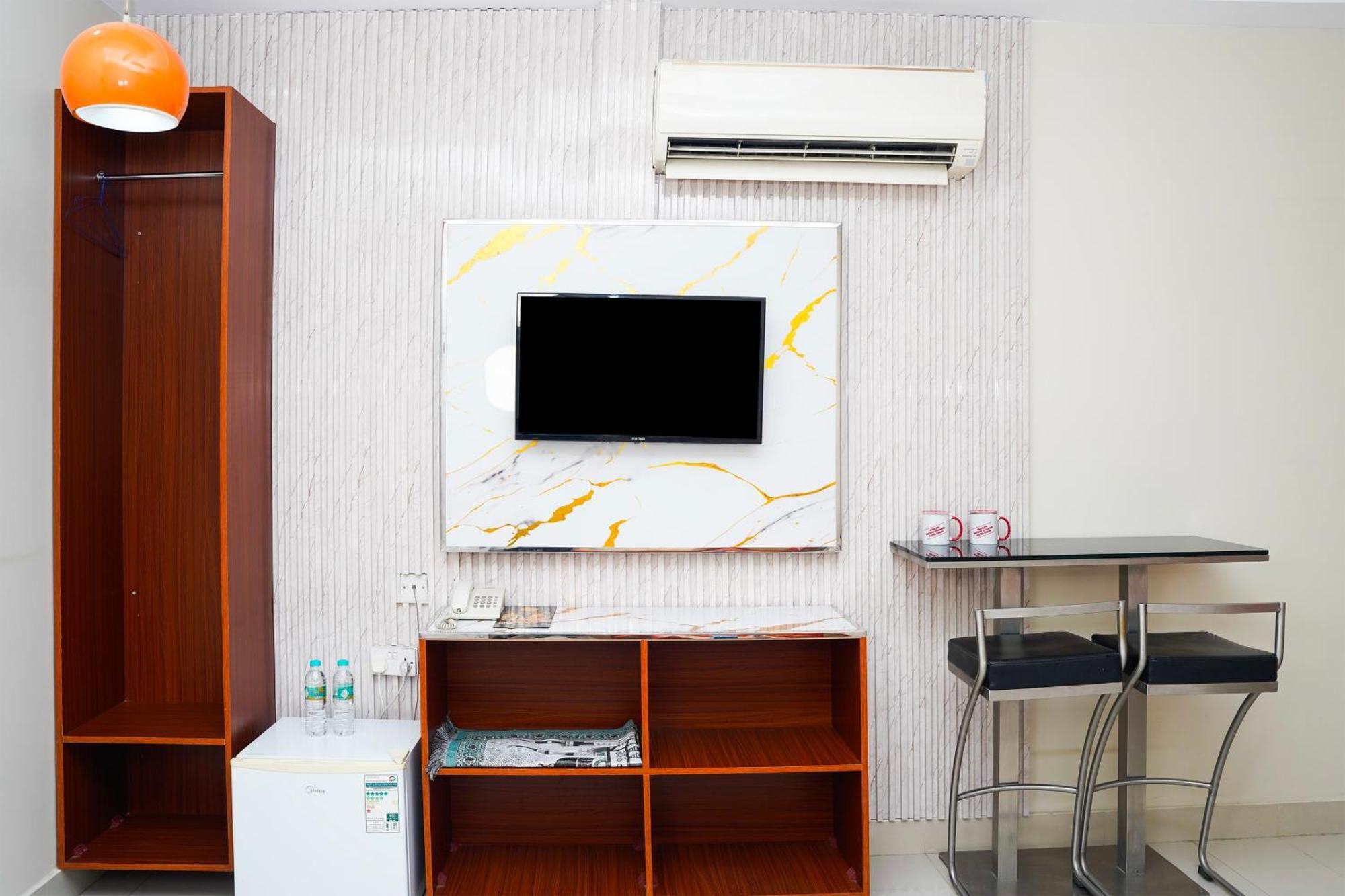 Al Bayrahaa Hotel Apartments Seeb Bagian luar foto