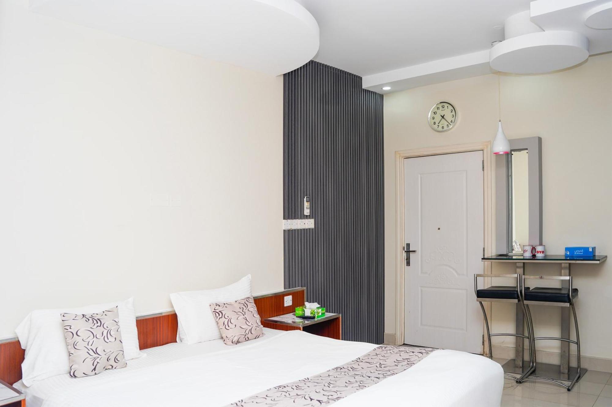 Al Bayrahaa Hotel Apartments Seeb Bagian luar foto